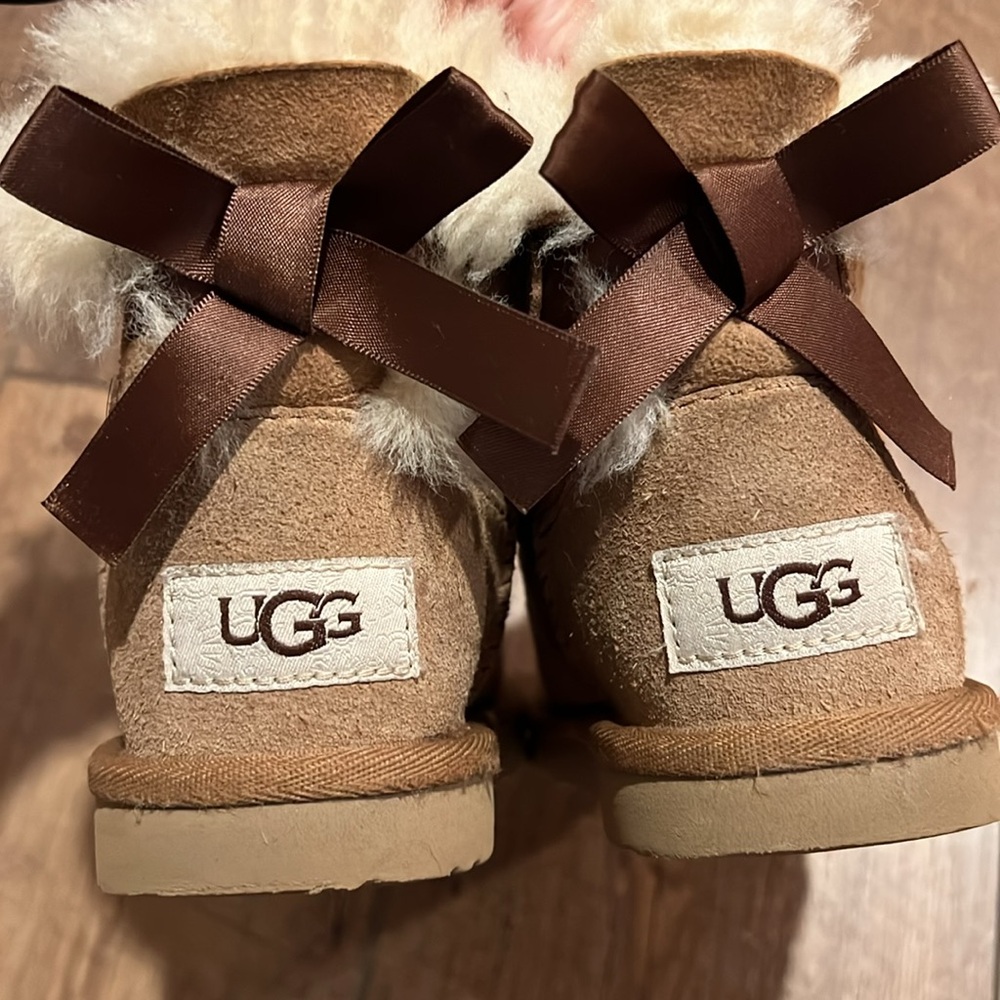 UGG Mini Bailey Bow II Boot for Toddler Girl, size 10 - Picture 8 of 16